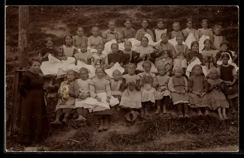 Foto-AK Vellberg, Mädchen-Schulklasse