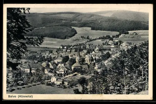 AK Balve /Hönnetal, Ortsansicht mit umliegender Landschaft