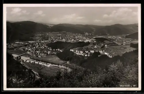 AK Werdohl i. W., Panoramaansicht der Stadt im Tal