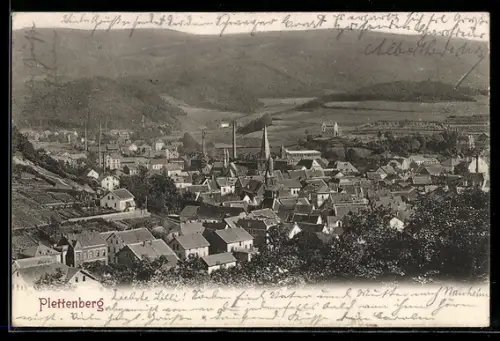 AK Plettenberg, Stadtansicht mit Kirche und Fabrikschornsteinen