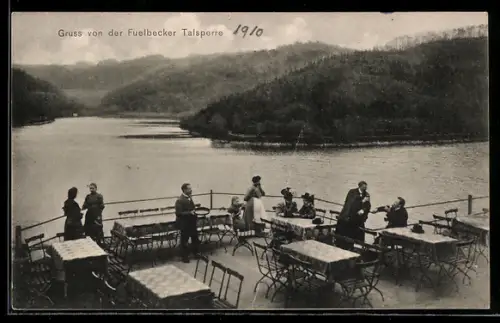AK Fuelbecke, Talsperre, Terrasse mit Gästen der Sommerfrische, 1910