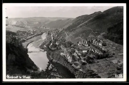 AK Nachrodt in Westf., Ortsansicht mit Fluss, Brücke und Fabrik