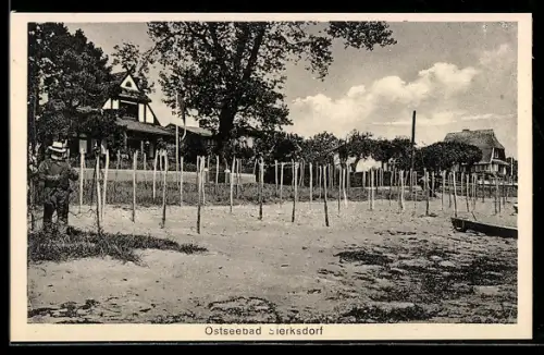 AK Sierksdorf, Strandansicht mit Häusern