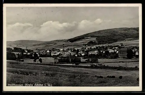 AK Holthausen /Altena, Ortsansicht mit Fabrik und umliegender Landschaft