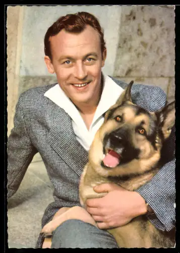 AK Schauspieler Claus Holm mit Hund