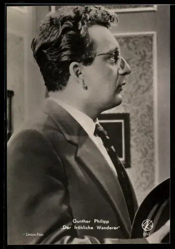 AK Schauspieler Gunther Philipp mit Hut und Brille in der fröhliche Wanderer