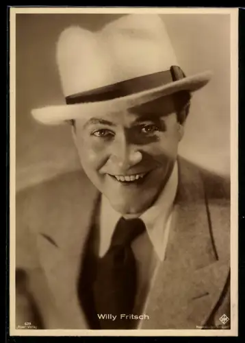 AK Schauspieler Willy Fritsch mit weissem Hut
