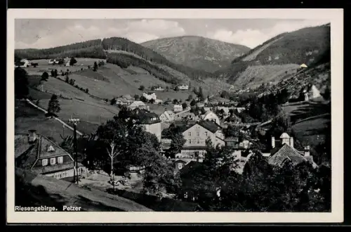AK Petzer /Riesengebirge, Ortsansicht im Tal