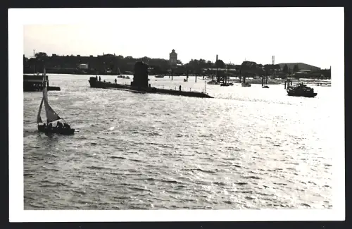 2 Fotografien Kriegsschiff O-Klasse U-Boot / Submarine der Royal Navy