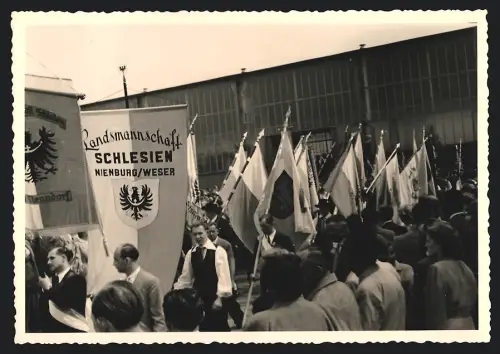 4 Fotografien Ansicht Hannover, Treffen Landsmannschaft Schlesien - Nienburg / Weser mit Standartenträgern & Burschen