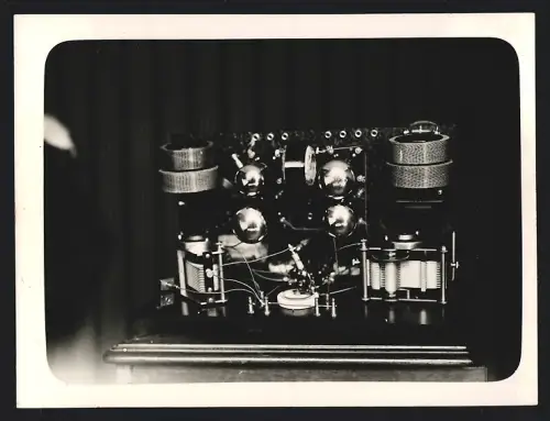2 Fotografien Transistor-Verstärker mit und ohne Gehäuse, Transistor Amplifier