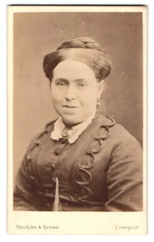 Fotografie Vandyke & Brown, Liverpool, Lord Street 87, Portrait einer Dame