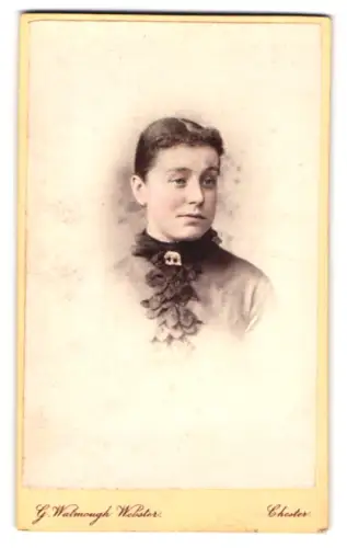 Fotografie Walmough Webster, Chester, Bridge Street, Portrait einer jungen Frau