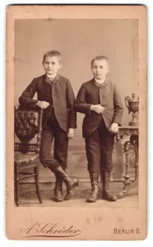 Fotografie A. Schröder, Berlin, Grosse Frankfurterstrasse 117, Portrait der Brüder Albert und Max Herrmann