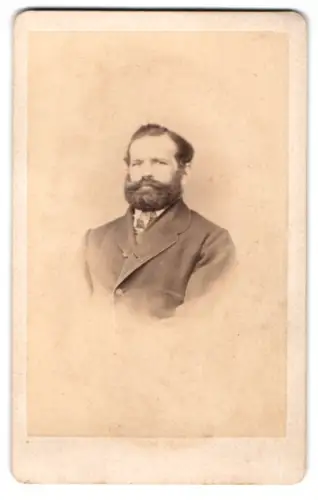 Fotografie Johann Kiesel, Immenstadt, Portrait eines Herren mit Bart