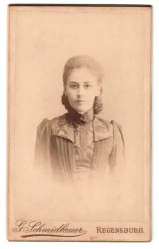 Fotografie G. Schmidbauer, Regensburg, Marschall-Strasse 51, Porträt einer jungen Frau