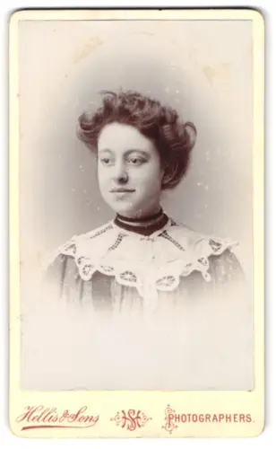 Fotografie Hellis & Sons, London, Regent Street 211-213, Porträt einer jungen Frau