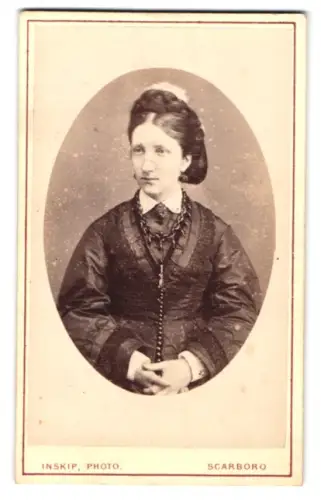 Fotografie Inskip, Scarboro, The Cliff, Porträt einer Dame