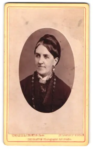 Fotografie Edwards & Simonton, Dublin, Grafton Street 28, Porträt einer Dame