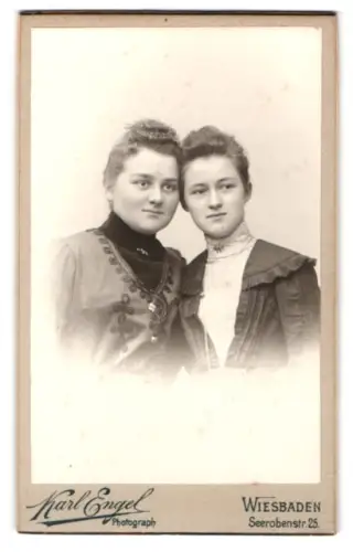 Fotografie Karl Engel, Wiesbaden, Seerobenstr. 25, Porträt zweier Frauen