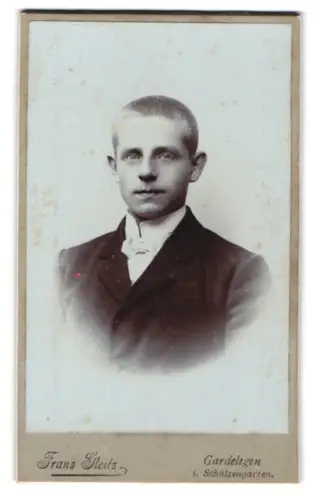 Fotografie Frans Gleitz, Gardelegen, Schützengarten, Porträt eines jungen Mannes