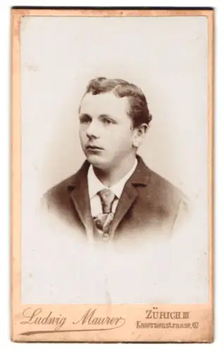 Fotografie Ludwig Maurer, Zürich, Kasernenstrasse 67, Porträt eines jungen Mannes