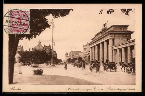 TCV-AK Berlin, Brandenburger Tor und Reichstagsgebäude mit Kutschen davor, Bildseitenfrankatur