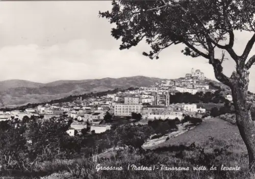# GRASSANO: PANORAMA VON LEVANTE AUS GESEHEN