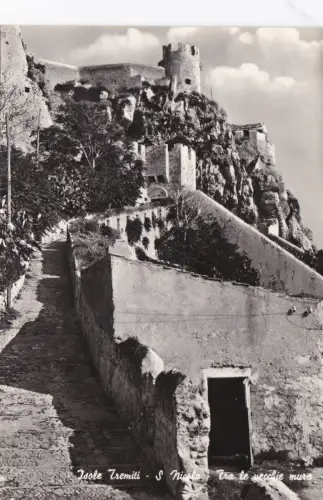 # INSELN TREMITI: ST. NICOLA BETWEEN LE VIECIE MURA