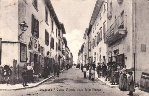 # LEONESSA: CORSA VITTORIO VOM PLATZ AUS GESEHEN