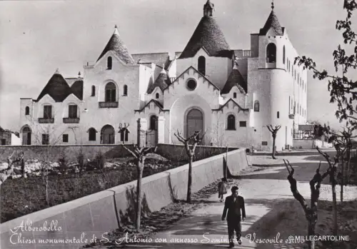 * ALBEROBELLO - Kirche St. Antonius mit angeschlossenem Bischofsseminar Sommer 1960
