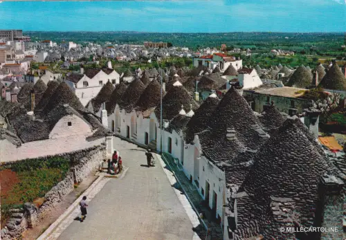 * ALBEROBELLO - Piazza D'Annunzio (2)