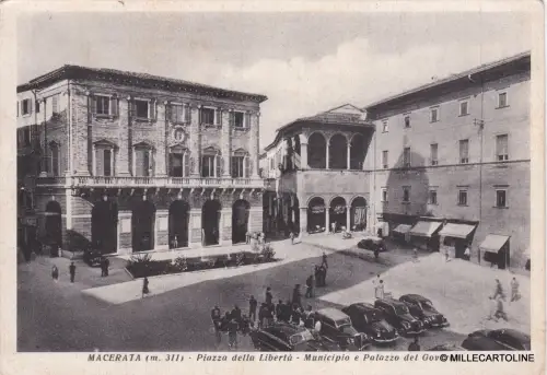 # MAZERIERT: PLATZ DER FREIHEIT - RATHAUS UND REGIERUNGSPALAST 1955