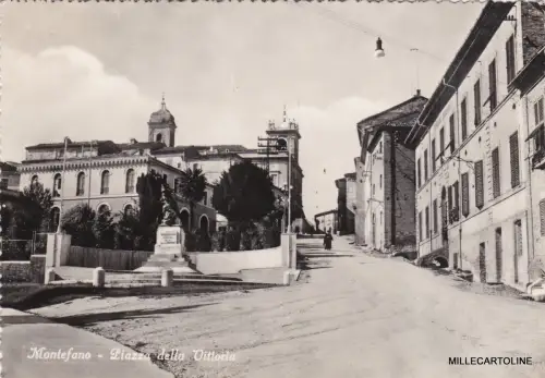 # MONTEFANO: PIAZZA DELLA VITTORIA 1956