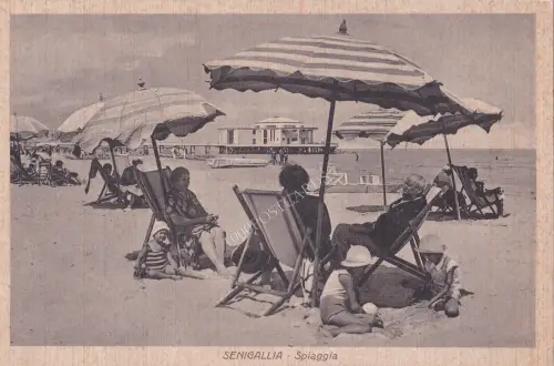 SENIGALLIA - Strand - Kinder und Großeltern unter Sonnenschirmen 1935