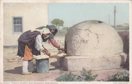 NEW MEXICO - Pueblo Women backen Brot