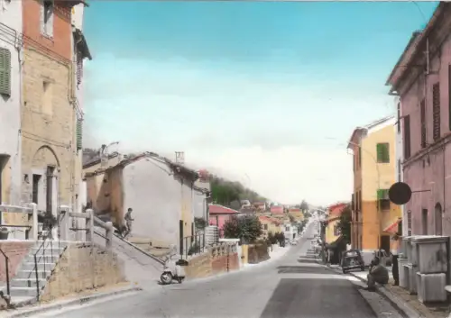 * ANGELI DI ROSORA - Via Roma mit Vespa