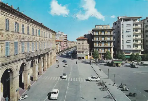CIVITANOVA MARKEN - Rathaus und Piazza XX Settembre 1977