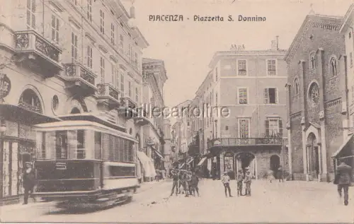 * PIACENZA - Piazzetta S.Donnino mit fahrender Straßenbahn