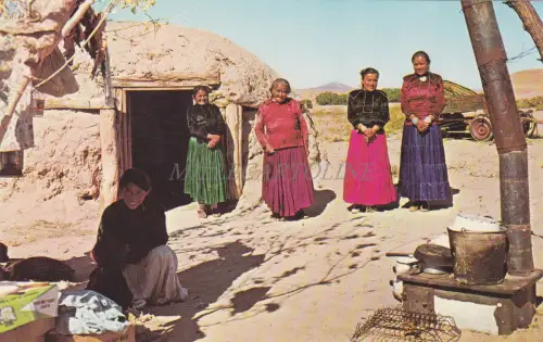 ARIZONA - Navajo Indian Women
