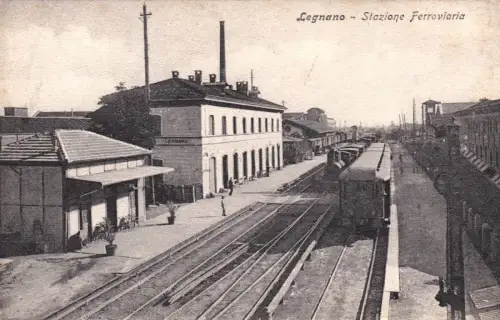 HOLZ: Bahnhof