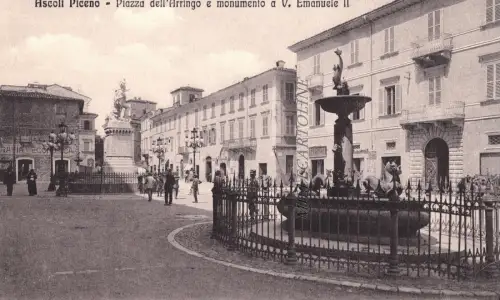 ASCOLI PICENO: Piazza dell'Arringo und Monumento a Vittorio Emanuele II