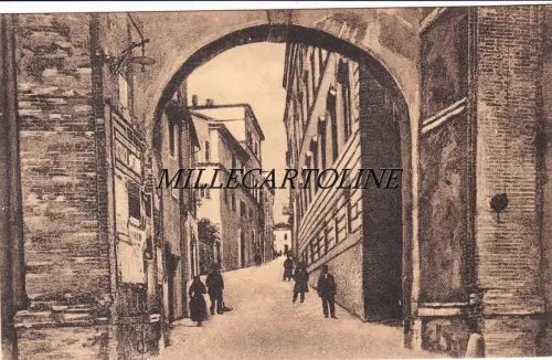 CAMERINO: Porta Giulia - Via Castelfidardo