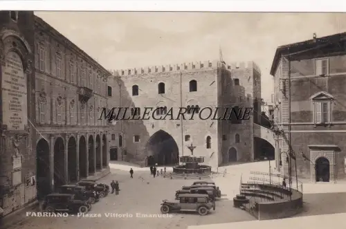 FABRIANO: Piazza Vittorio Emanuele