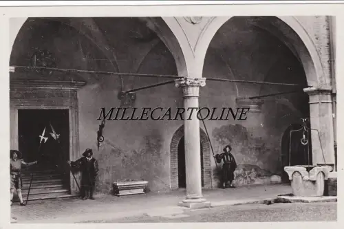 GRADARA: Cortile della Rocca