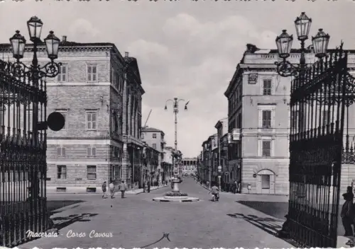 MACERATA: Corso Cavour