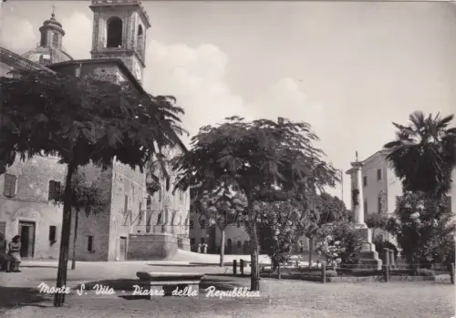 MONTE S. VITO: Piazza della Repubblica