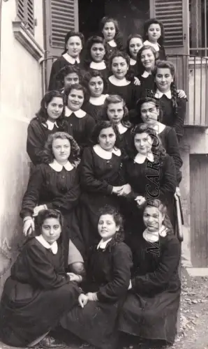 GEWICHT: Private Fotokarte 1948 Studentinnen