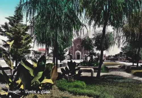 SENIGALLIA: Gärten und Kirche