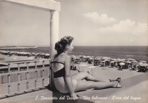 S. BENEDETTO DEL TRONTO: Badeleben - Frau im Badeanzug 1962